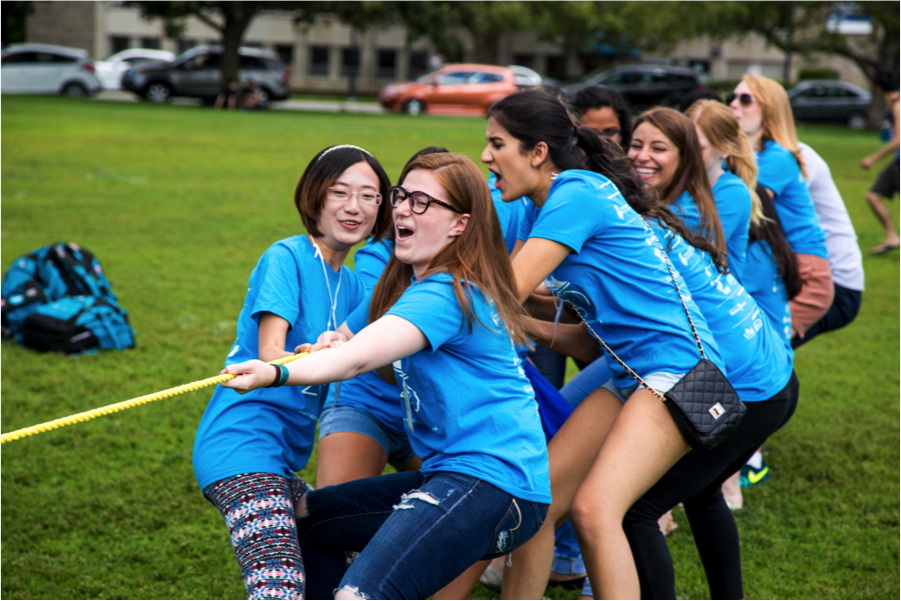 Students work as a team at o-week